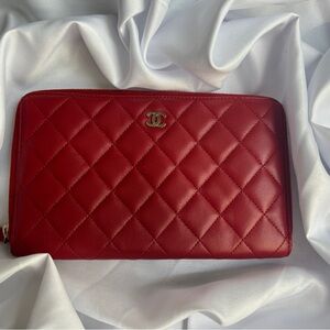 CHANEL Red quilted caviar zip around wallet *** AUTHENTIC ***